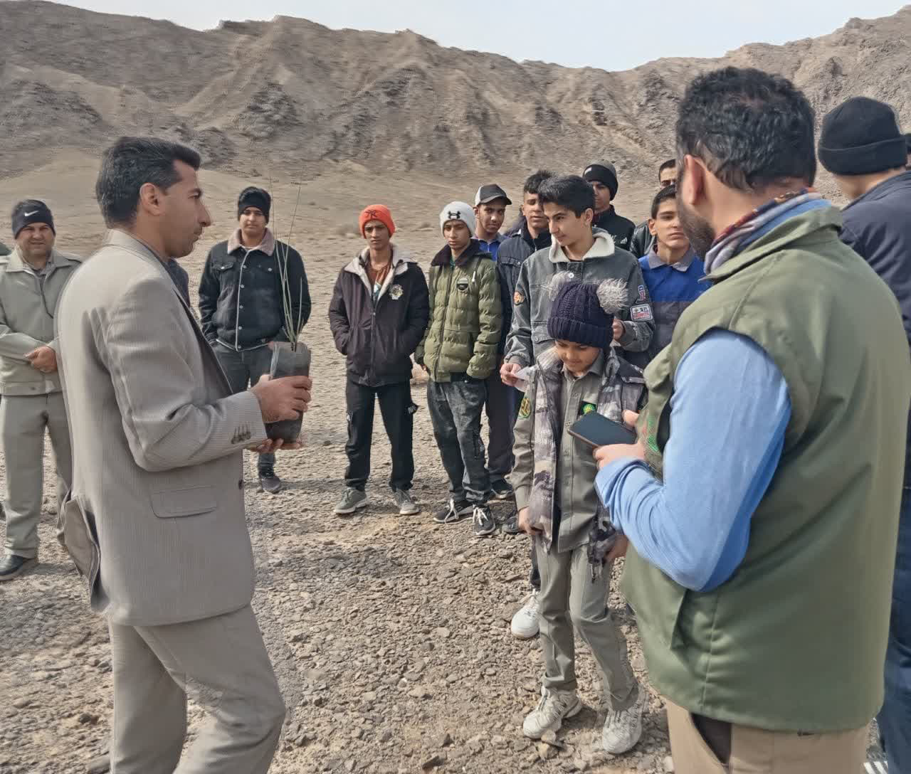 بذرکاری گیاهان دارویی و مرتعی در مرتع تل سیاه شهرستان انار